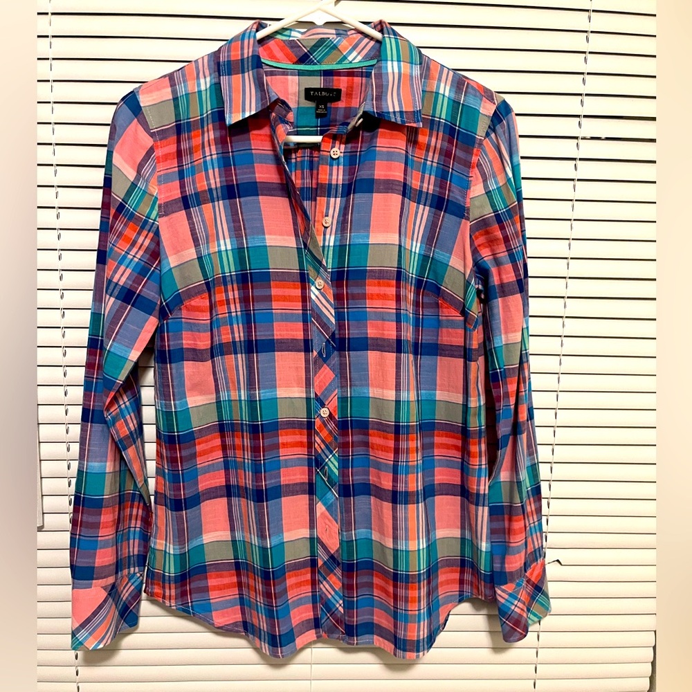 👚Talbot’s Multi-colored Plaid Longsleeved Collared 👚